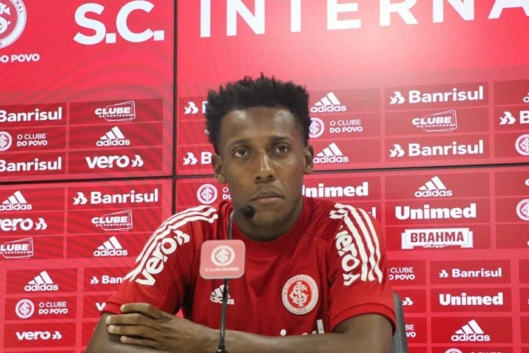 https://webradioparacuru.com/uploads/news/Moisés treina e ganha força para voltar ao Inter na Libertadores