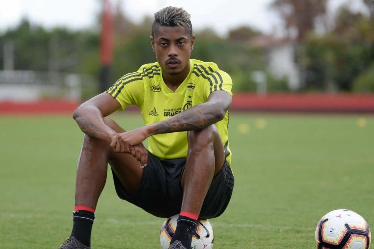 https://webradioparacuru.com/uploads/news/Flamengo renova com Bruno Henrique e confirma saída de Marí