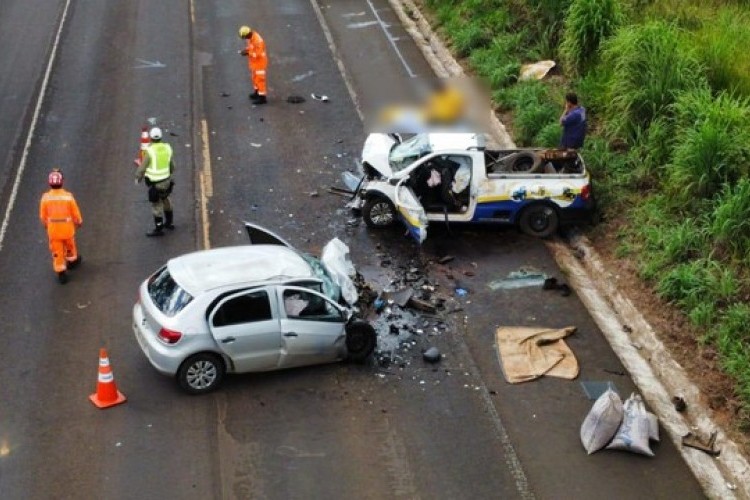 https://webradioparacuru.com/uploads/news/Colisão entre carros é registrada na BR-452 entre Uberlândia e Santa Juliana