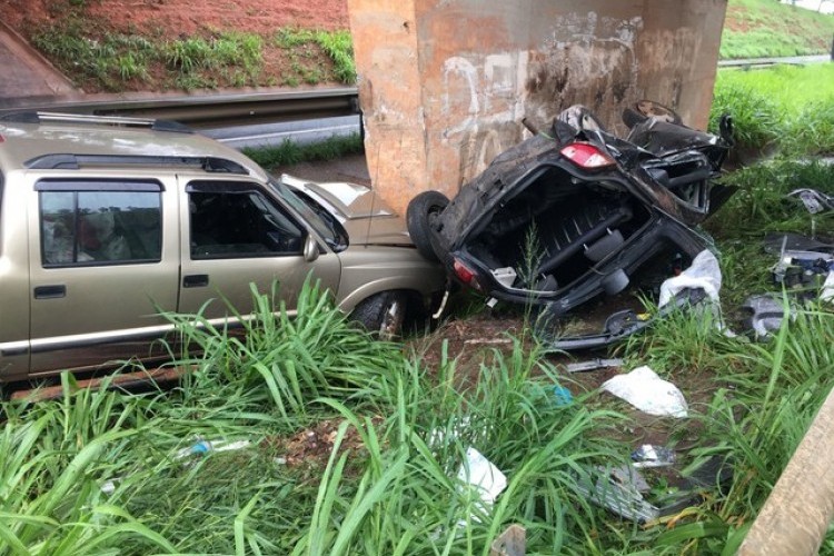 https://webradioparacuru.com/uploads/news/Motorista fica ferido após capotar carro em rodovia de Fernandópolis