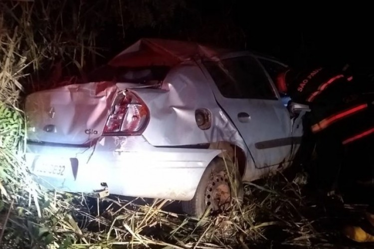 https://webradioparacuru.com/uploads/news/Carro capota e mulher morre após ser arremessada do veículo em rodovia de Olímpia