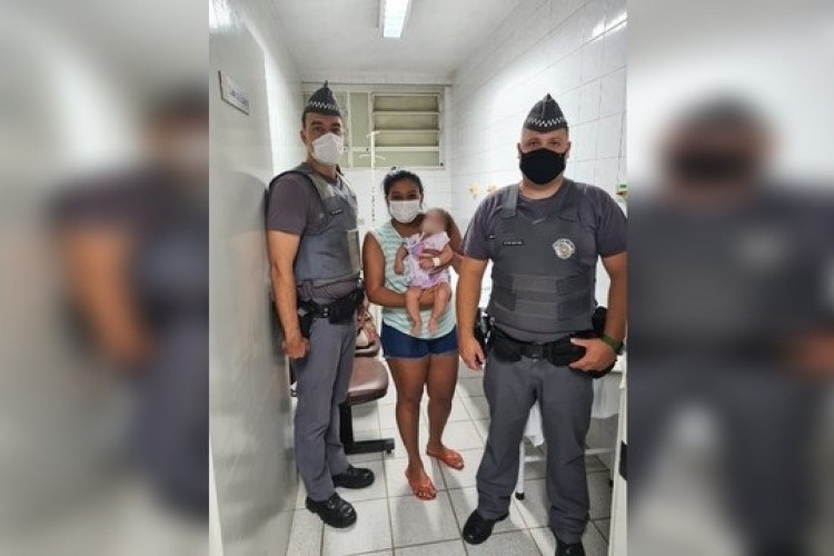 https://webradioparacuru.com/uploads/news/Policiais resgatam bebê engasgado com leite em Araçatuba - SP
