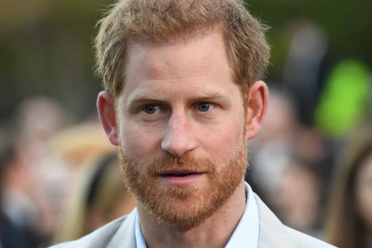 https://webradioparacuru.com/uploads/news/Harry desafiou a rainha ao anunciar que se afastará da família real