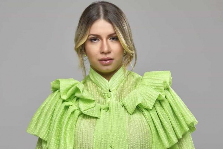 https://webradioparacuru.com/uploads/news/Marília Mendonça tem primeira linha de maquiagem anunciada