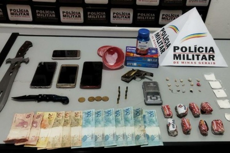 https://webradioparacuru.com/uploads/news/Trio é preso com maconha, cocaína e crack dentro de carro em Santa Juliana