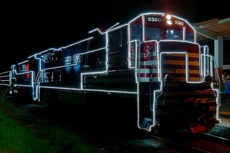 https://webradioparacuru.com/uploads/news/Trem enfeitado com luzes de Natal chama a atenção de moradores do noroeste paulista