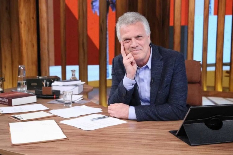 https://webradioparacuru.com/uploads/news/Pedro Bial é detonado após criticar 'Democracia em Vertigem'