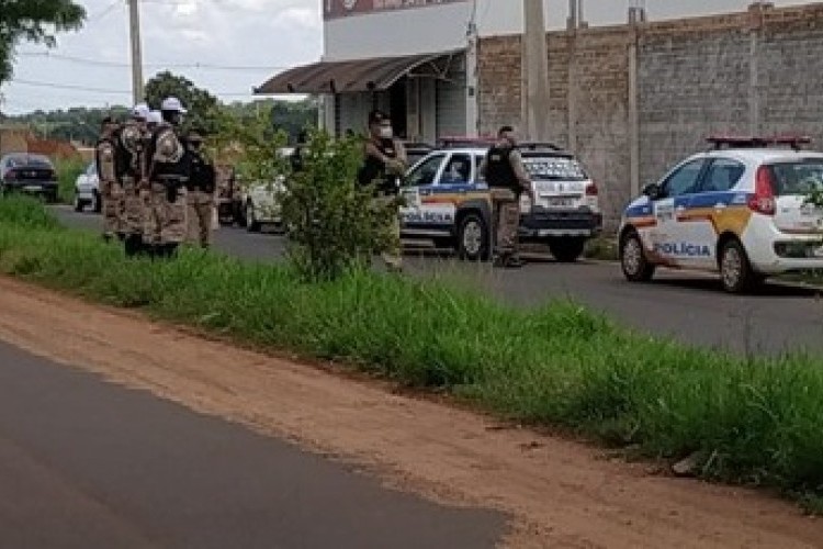 https://webradioparacuru.com/uploads/news/Iturama: Polícia Militar prende em flagrante autor de roubo em supermercado