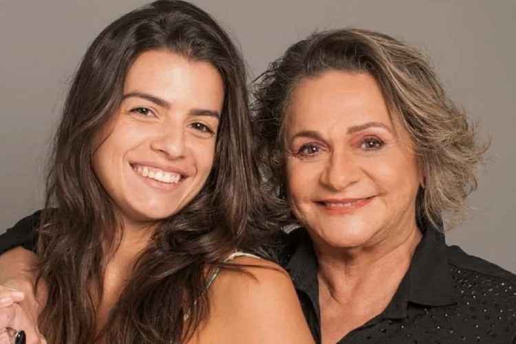 https://webradioparacuru.com/uploads/news/Fafy Siqueira revela namoro com cantora 35 anos mais jovem