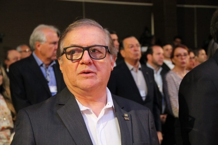 https://webradioparacuru.com/uploads/news/Bolsonaro demite Vélez e nomeia Abraham Weintraub como ministro da Educação