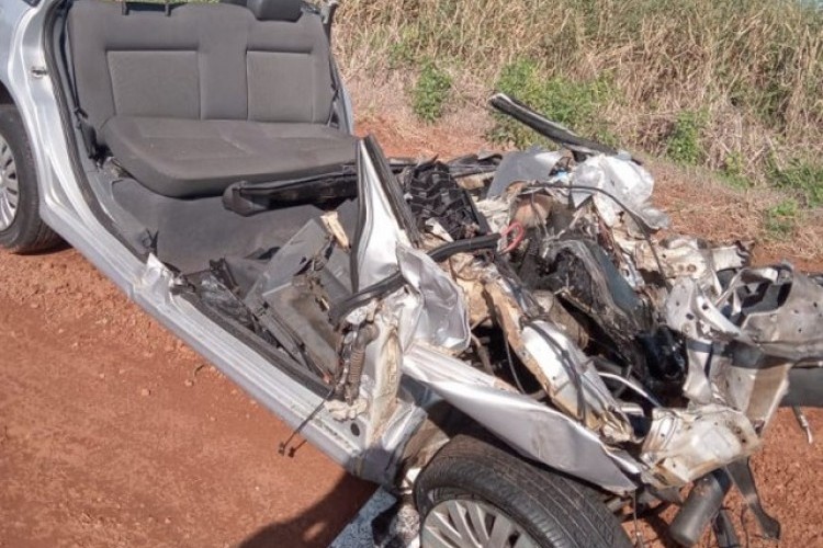 https://webradioparacuru.com/uploads/news/Duas pessoas ficam feridas após carro bater de frente com caminhão em via entre Guarani D'Oeste e Ouroeste